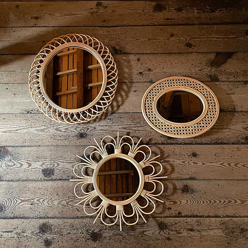 「ラタンミラー」ナチュラルな風合いが魅力のラタンミラーが再入荷しました。一つ一つ編み込まれたフレームは、それだけでアートのよう。