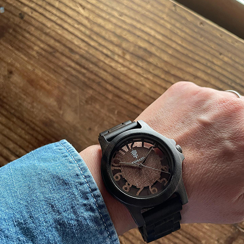 木製時計のEINBANDよりスケルトン仕様の「Freiheit Sandalwood」が入荷しました。