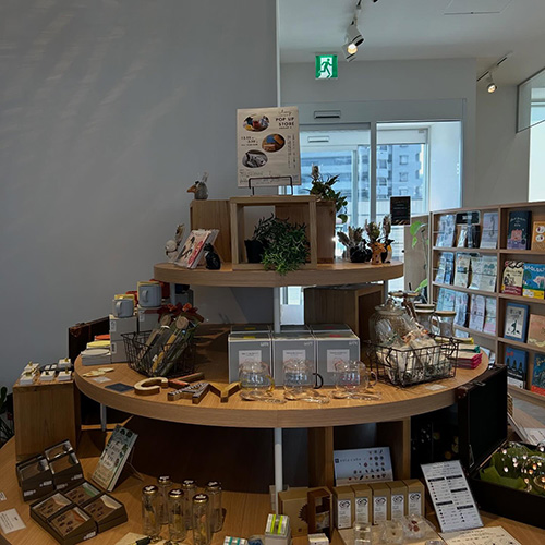 ねをはす POP UP STORE」本日より始まりました。ねをはすさんの1Fに、clayのアイテムが並んでおります。